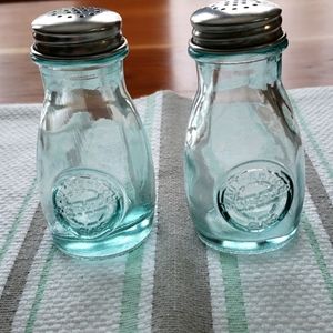 Vintage look Salt & Pepper set